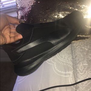 Low top pumas. Black